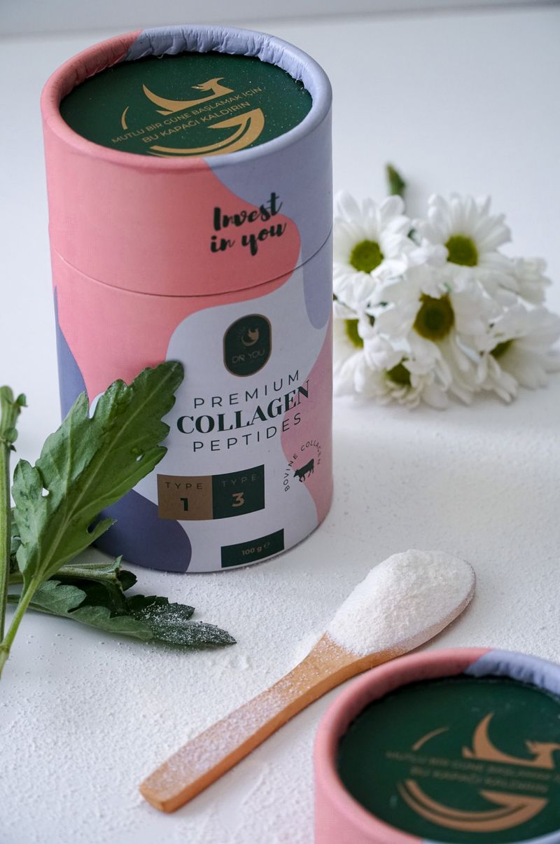 Collagen powder container with flowers
