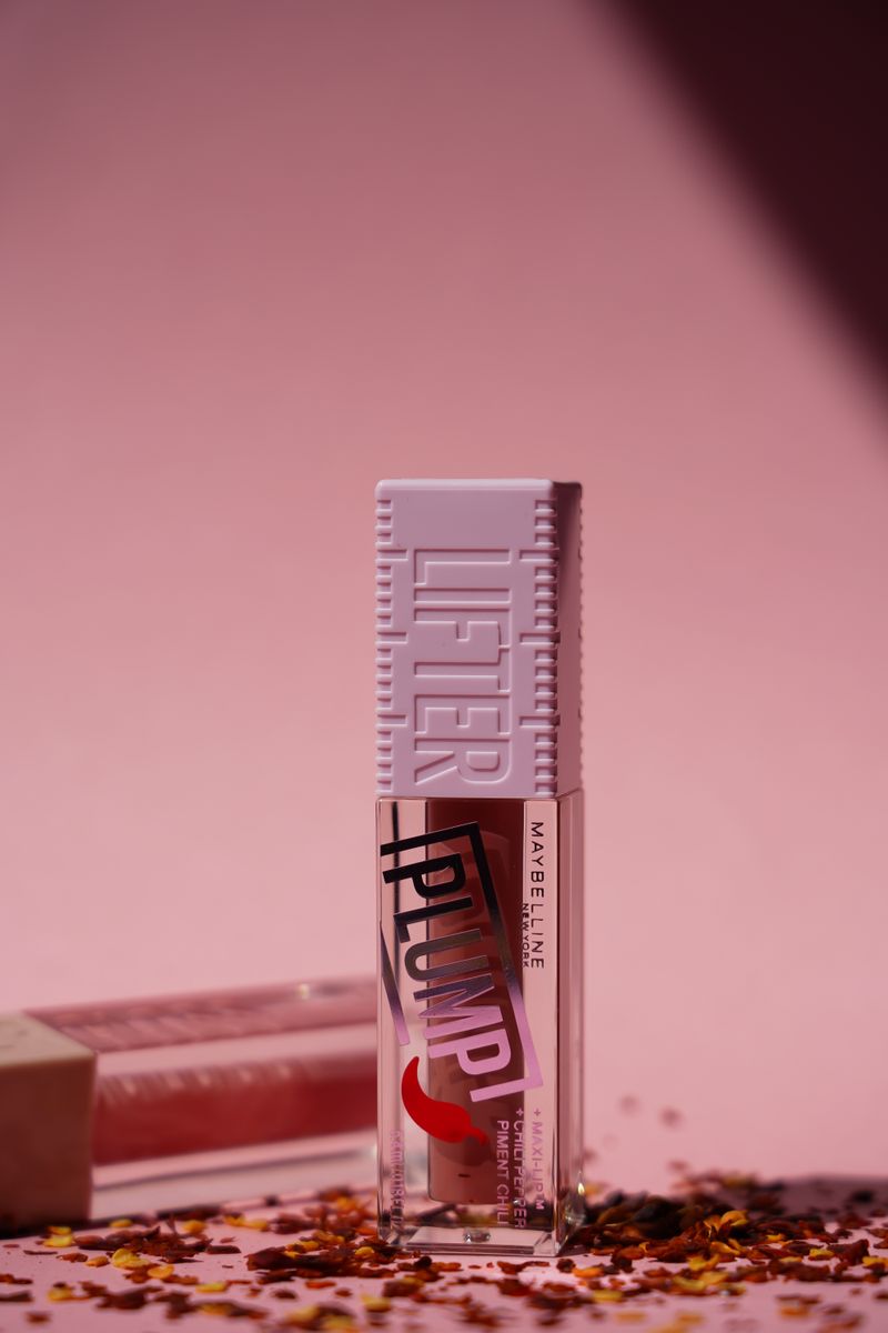 Brillo labial tintado fondo rosa