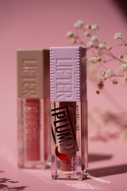 Brillo labial con flores rosas decorativas