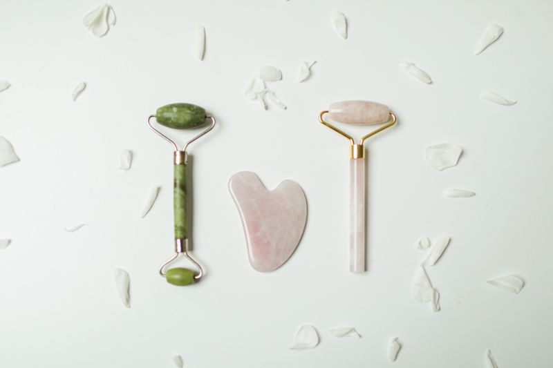 Jade roller gua sha facial massage skincare tool
