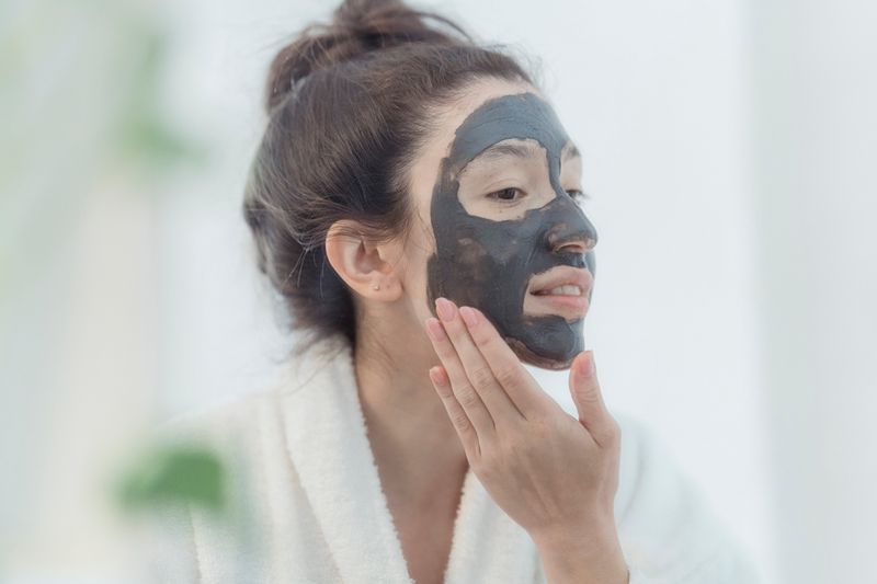 Mascarilla facial negra carbón limpieza profunda poros